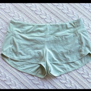 Lululemon Speed Up Short 2.5” - size 10

Hazy Jade

EUC